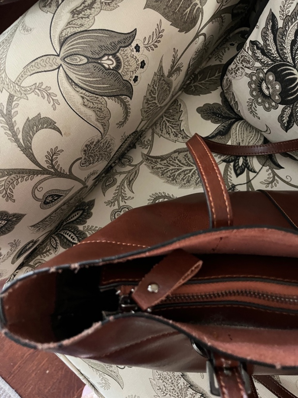 Kattee- vintage Deep Brown Leather Tote - Picture 7 of 12